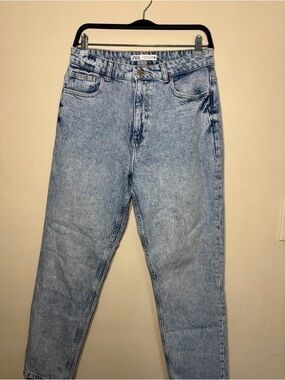 Zara Light Wash Relaxed Jeans